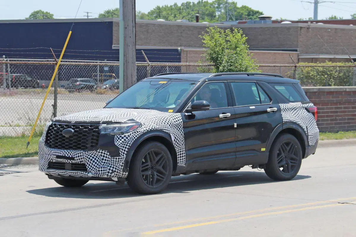 Ford Explorer 2024, in arrivo il nuovo Model Year [Foto Spia] (8)
