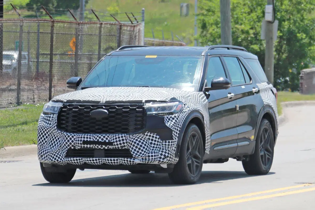 Ford Explorer 2024, in arrivo il nuovo Model Year [Foto Spia] (11)