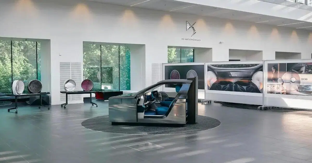 DS Mi 21: rivelati gli interni dei modelli futuri, manifesto della Casa Francese 