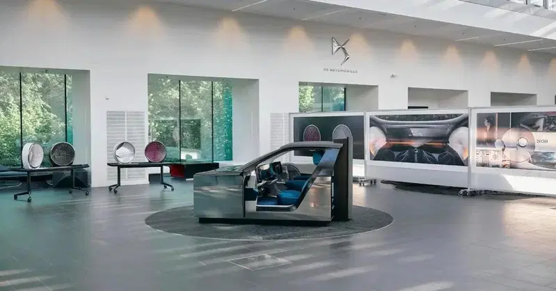 DS Mi 21: rivelati gli interni dei modelli futuri, manifesto della Casa Francese 