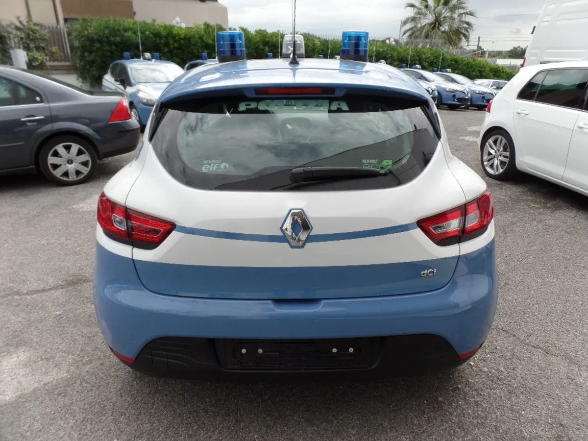 La Renault Clio si arruola in Polizia (5)