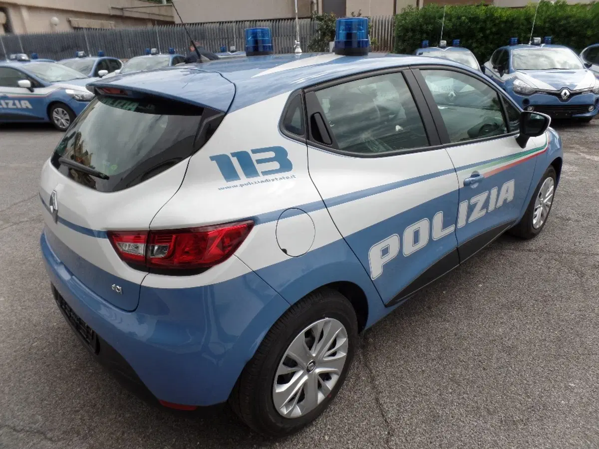 La Renault Clio si arruola in Polizia (6)