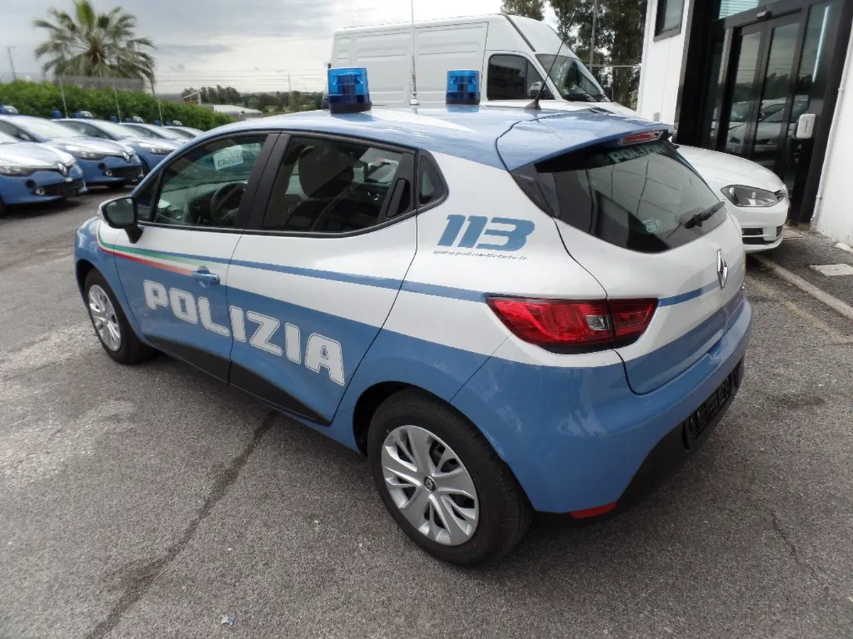 La Renault Clio si arruola in Polizia (7)