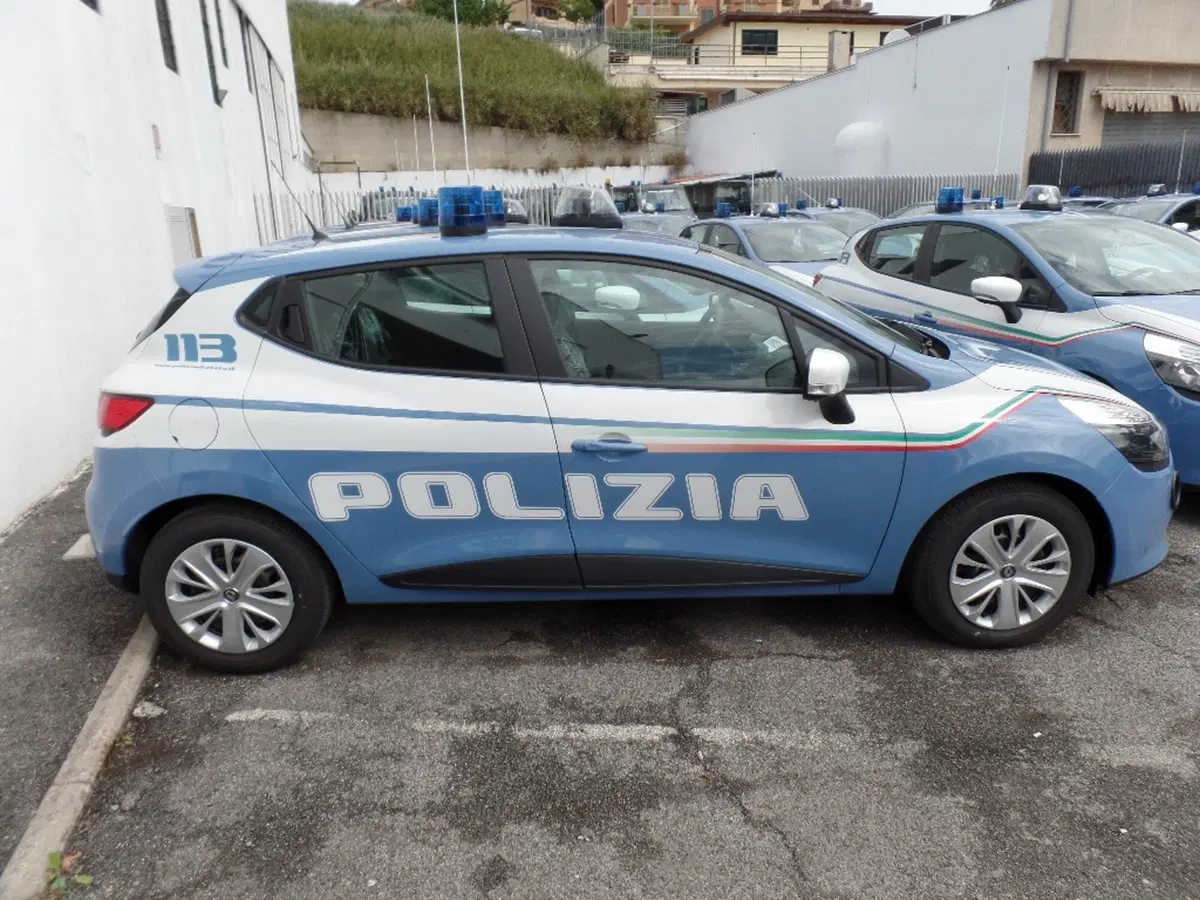 La Renault Clio si arruola in Polizia (2)
