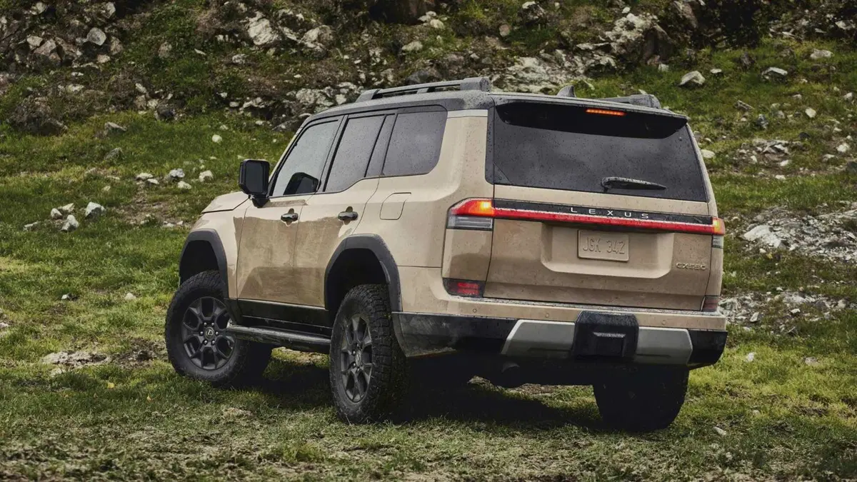 Lexus GX, l'off-road di lusso in arrivo nel 2024