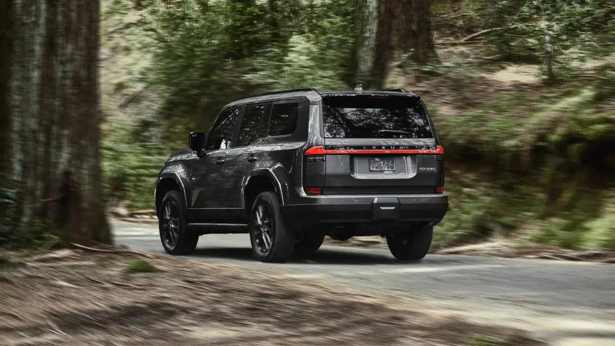 Lexus GX, l'off-road di lusso in arrivo nel 2024 (5)