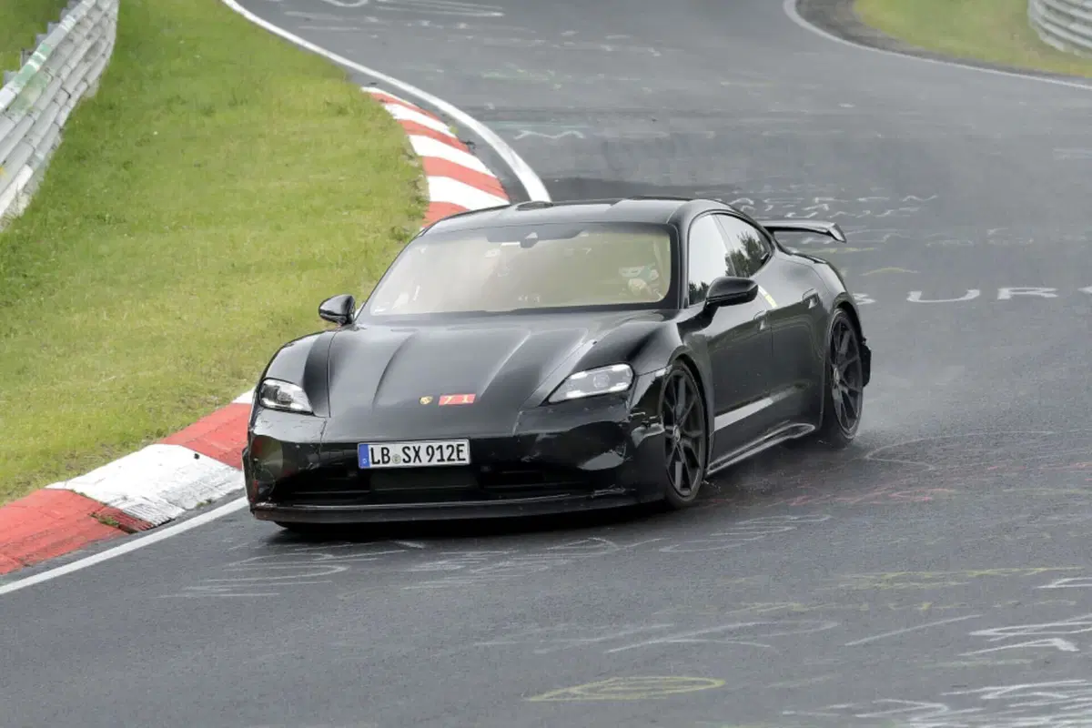 Porsche Taycan GT: l’elettrica avrà 1.000 Cv [Foto Spia] (3)