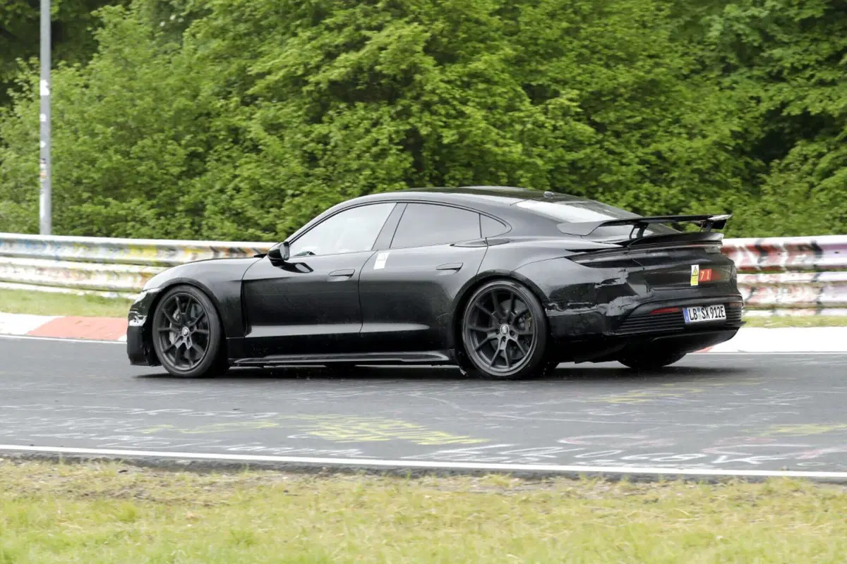 Porsche Taycan GT: l’elettrica avrà 1.000 Cv [Foto Spia] (4)