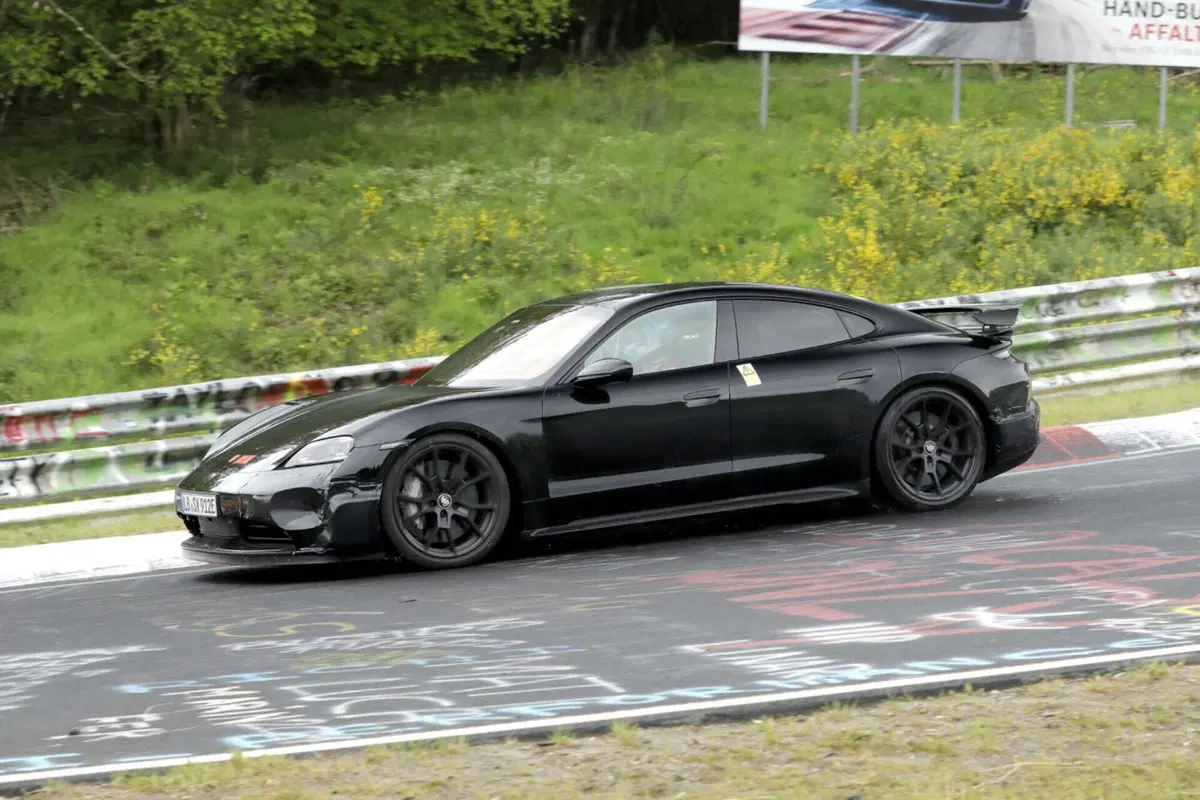Porsche Taycan GT: l’elettrica avrà 1.000 Cv [Foto Spia] (5)
