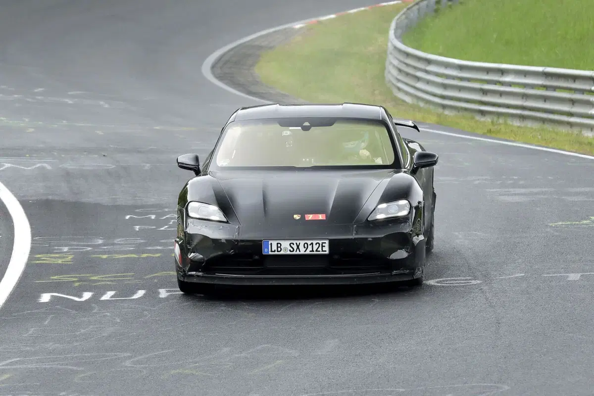 Porsche Taycan GT: l’elettrica avrà 1.000 Cv [Foto Spia] (7)