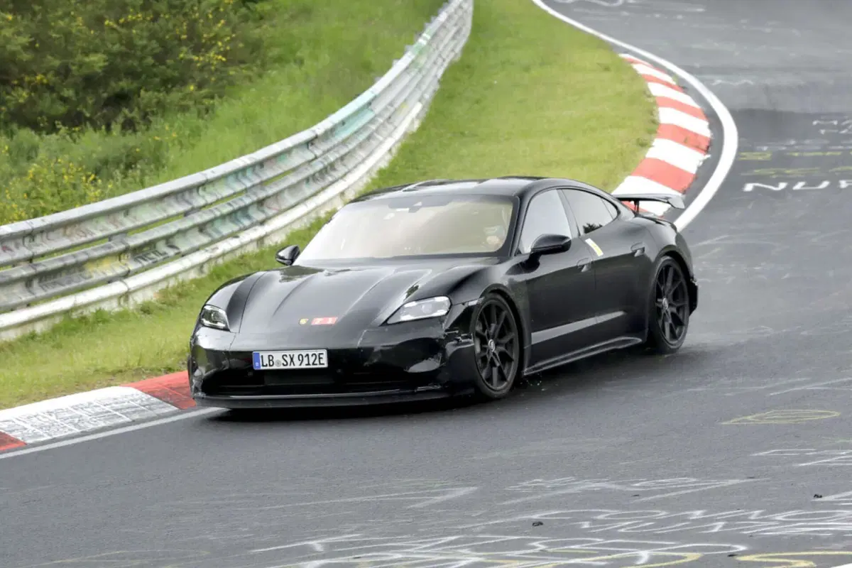 Porsche Taycan GT: l’elettrica avrà 1.000 Cv [Foto Spia] (8)
