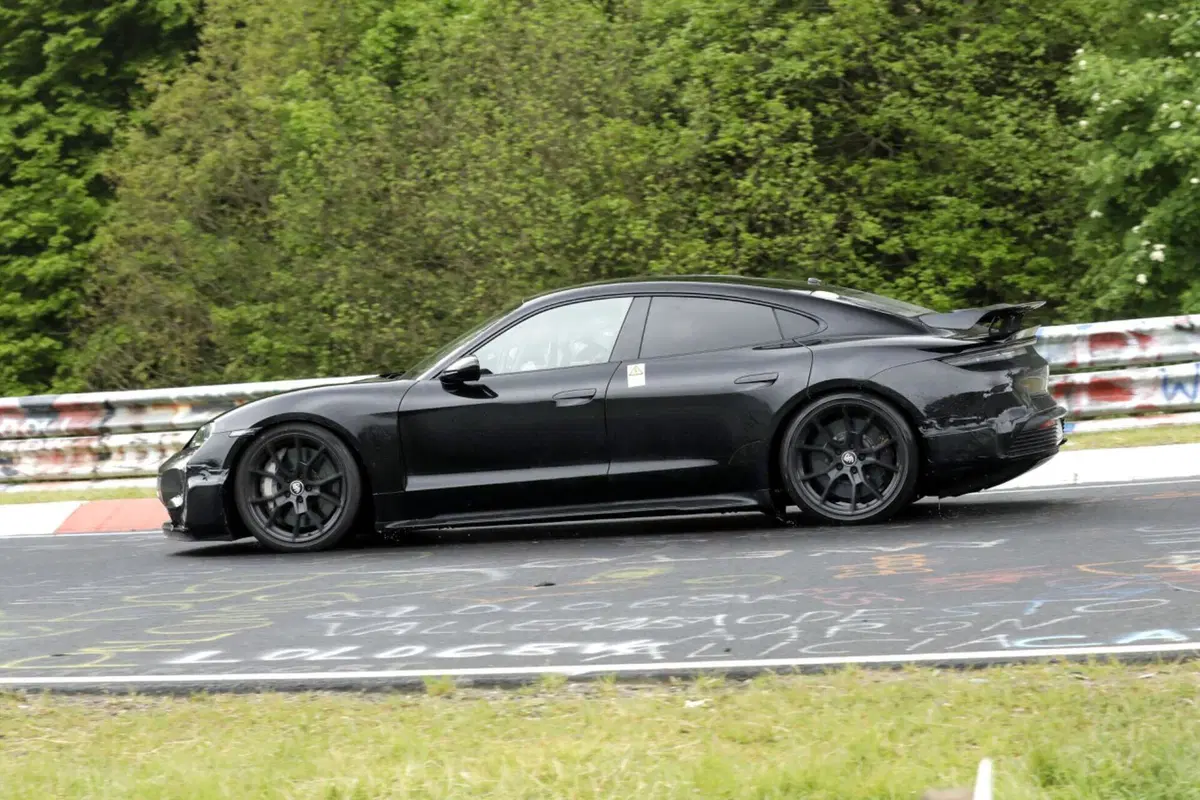 Porsche Taycan GT: l’elettrica avrà 1.000 Cv [Foto Spia] (10)