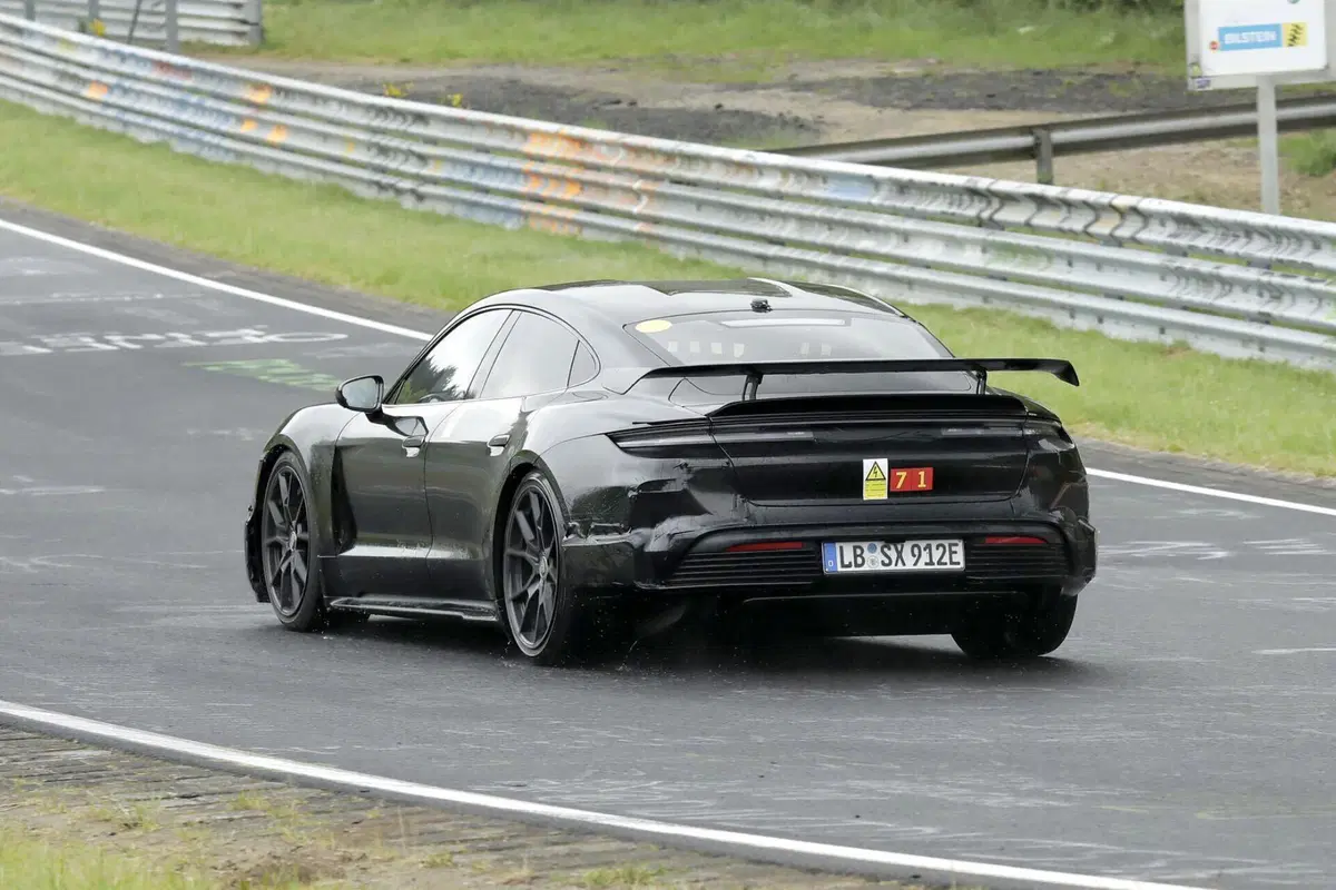 Porsche Taycan GT: l’elettrica avrà 1.000 Cv [Foto Spia] (11)