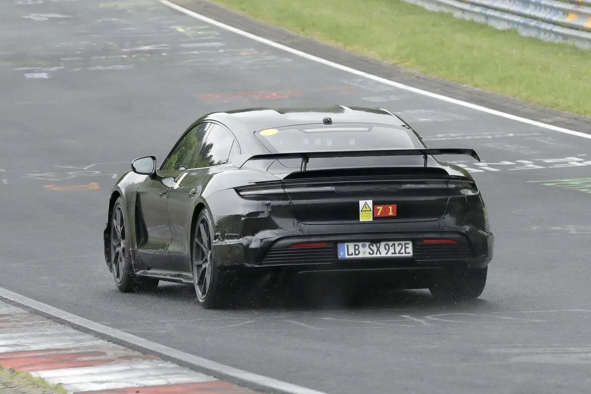Porsche Taycan GT: l’elettrica avrà 1.000 Cv [Foto Spia] (12)