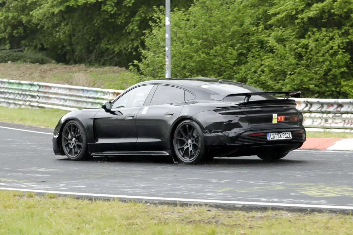 Porsche Taycan GT: l’elettrica avrà 1.000 Cv [Foto Spia] (13)