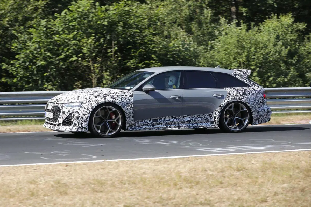 Audi RS6 2024, il nuovo facelift è in arrivo [Foto Spia] (8)