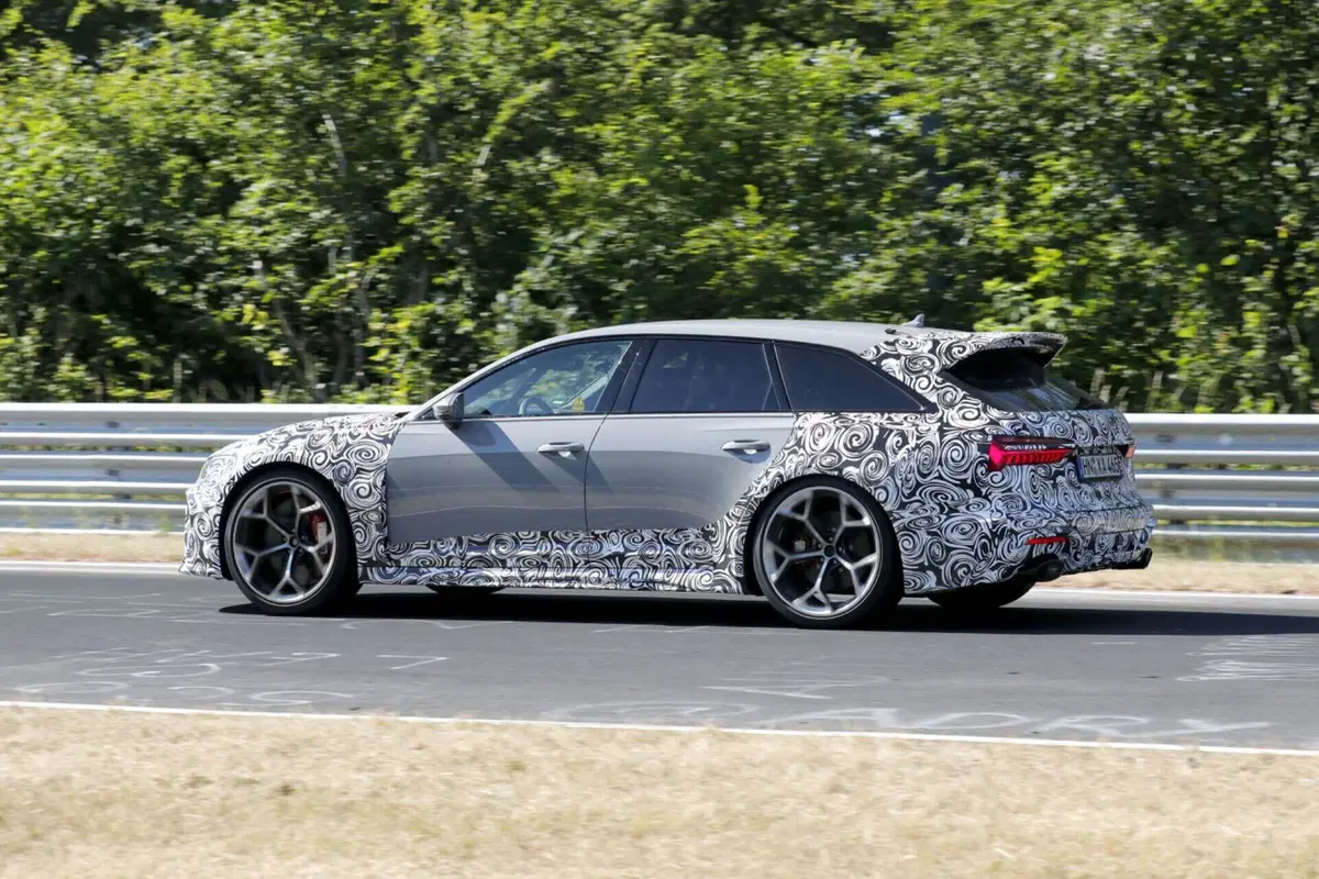 Audi RS6 2024, il nuovo facelift è in arrivo [Foto Spia] (10)