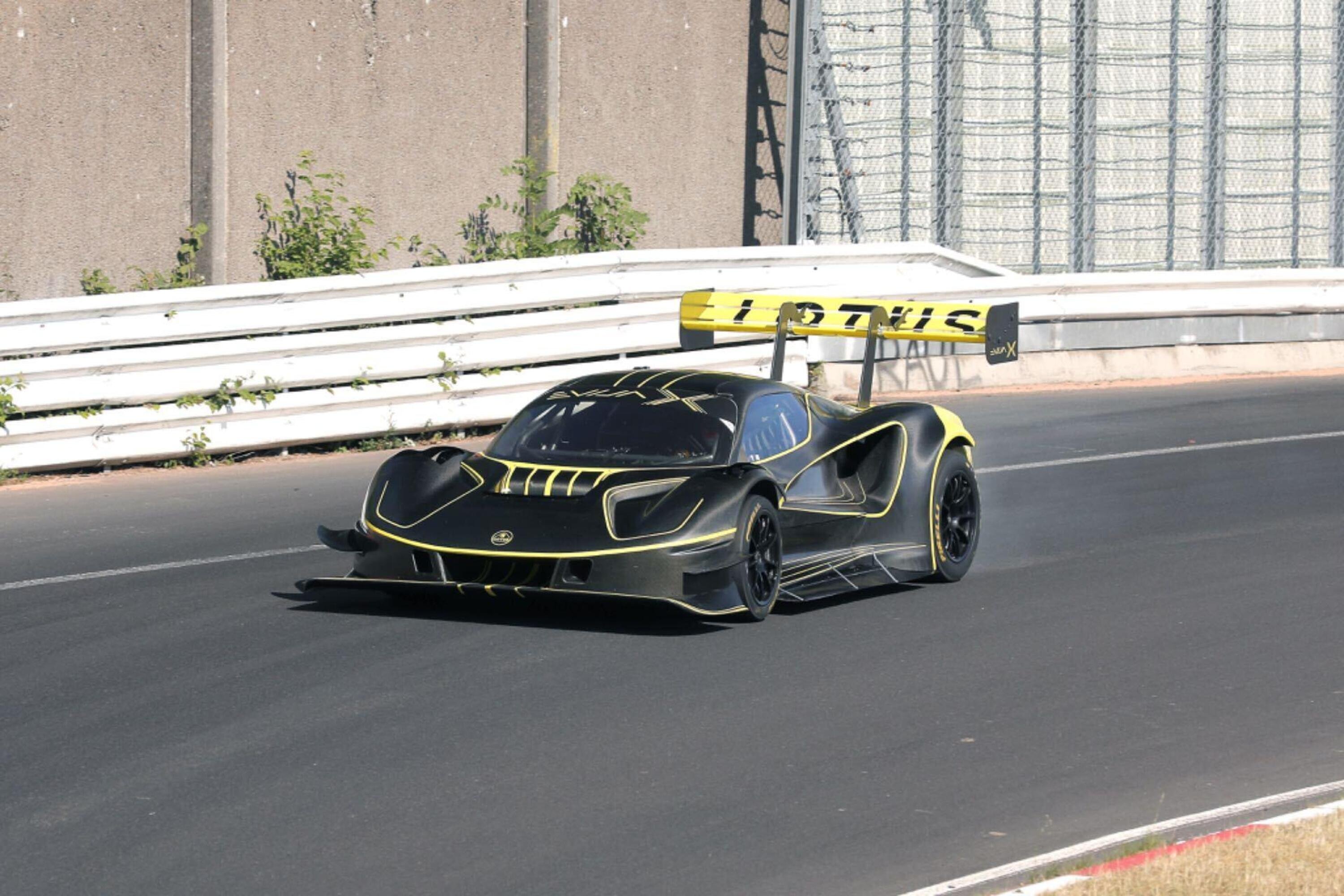 Lotus Evija X, un misterioso bolide &egrave; al Nurburgring [Foto Spia]