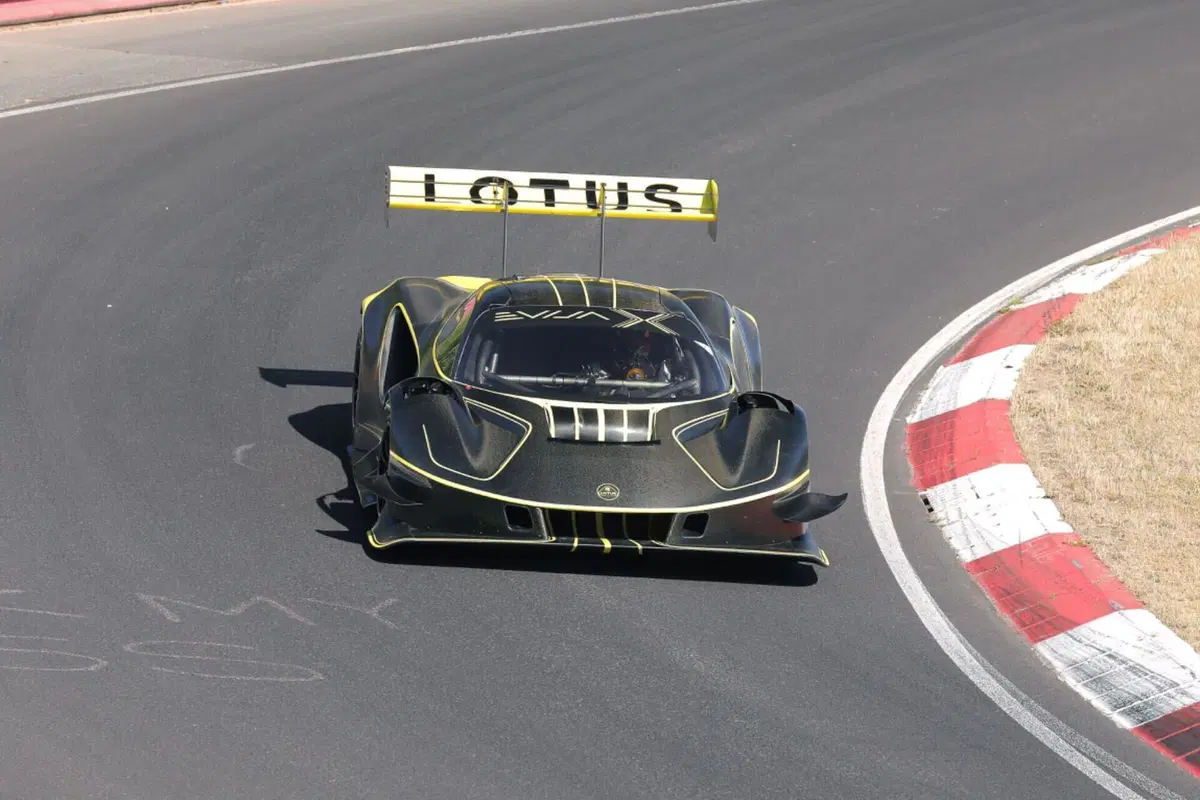 Lotus Evija X, un misterioso bolide è al Nurburgring [Foto Spia] (2)