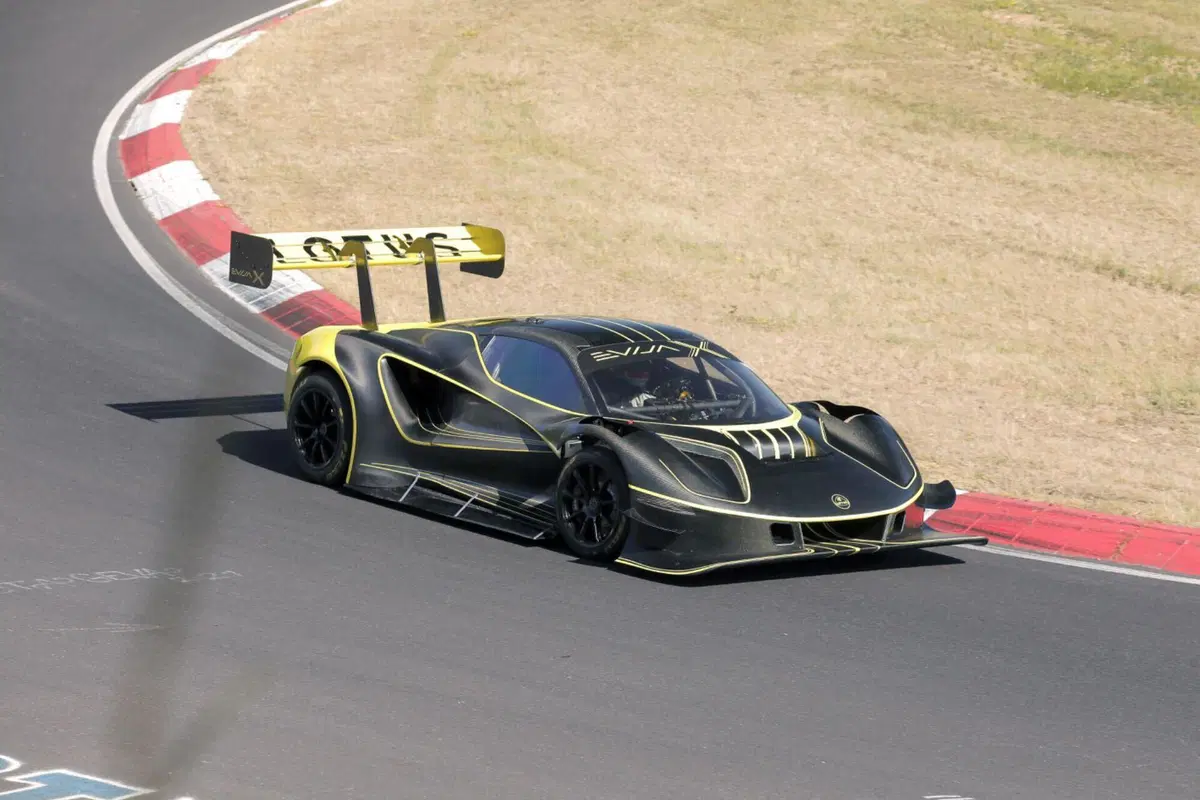 Lotus Evija X, un misterioso bolide è al Nurburgring [Foto Spia] (3)