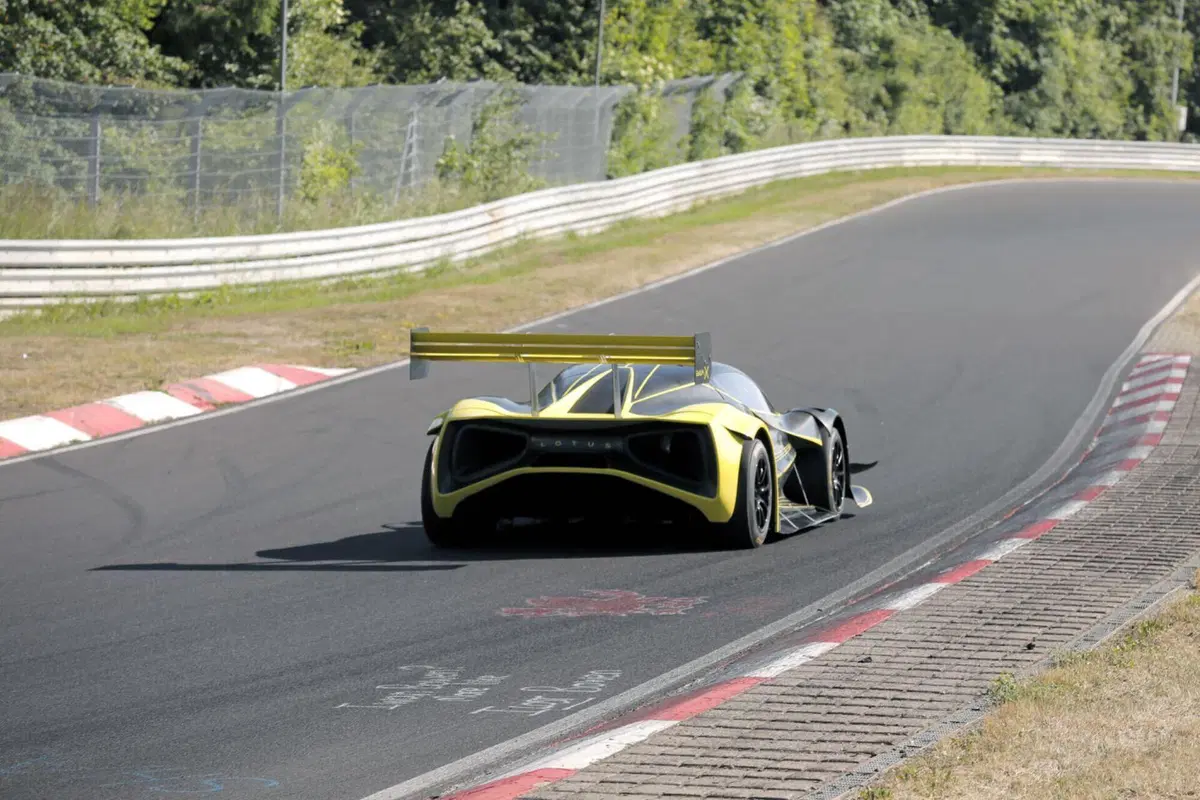 Lotus Evija X, un misterioso bolide è al Nurburgring [Foto Spia] (4)