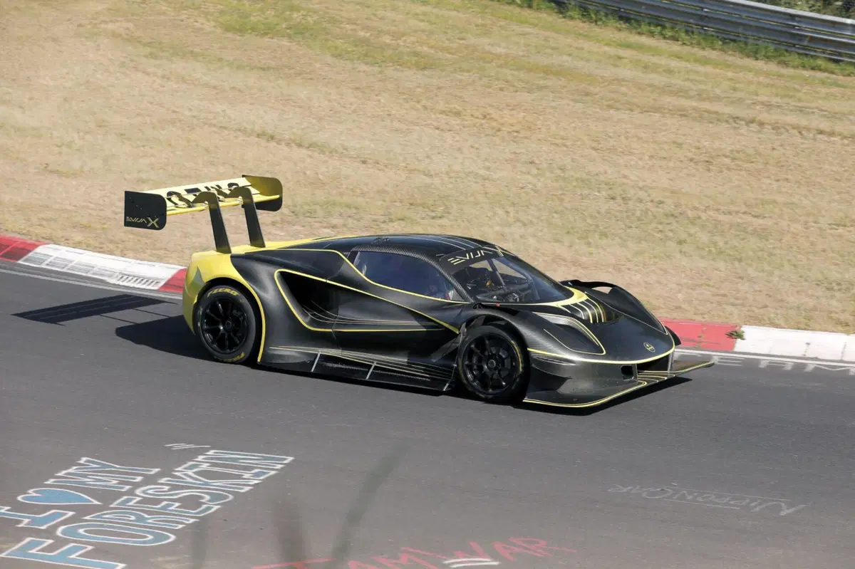 Lotus Evija X, un misterioso bolide è al Nurburgring [Foto Spia] (6)