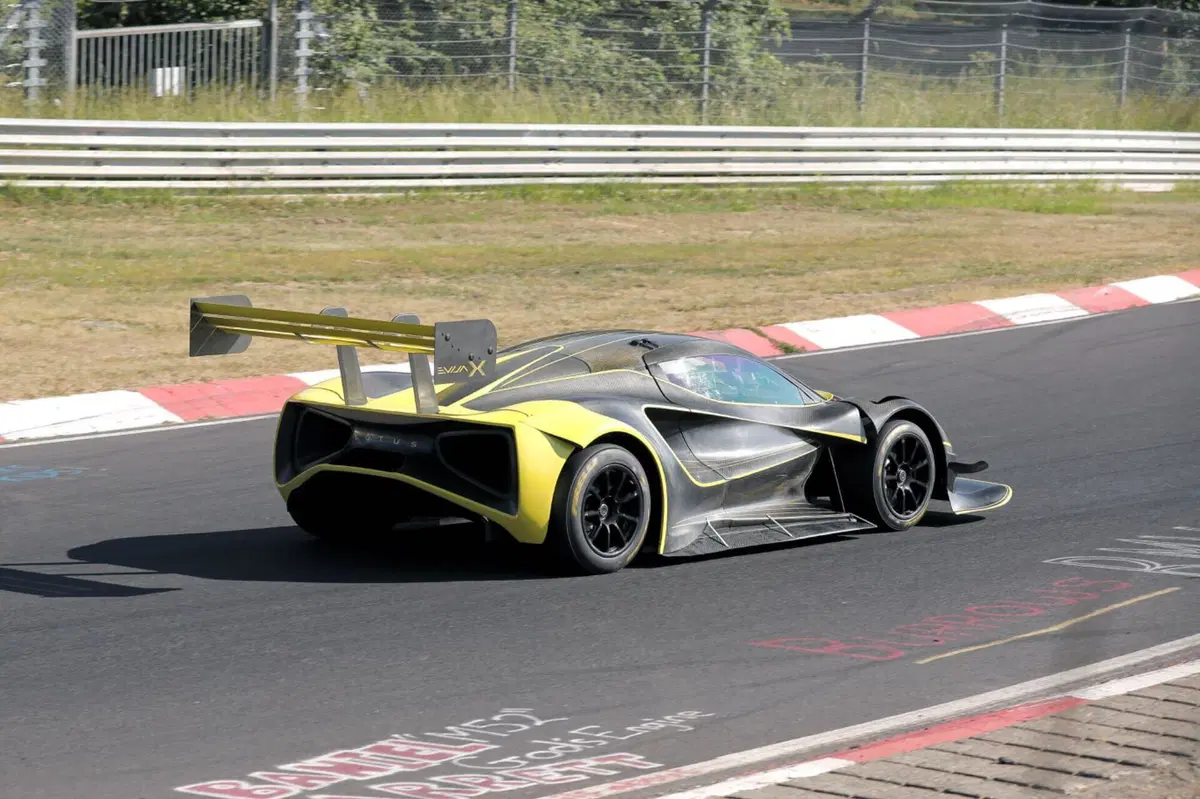 Lotus Evija X, un misterioso bolide è al Nurburgring [Foto Spia] (7)