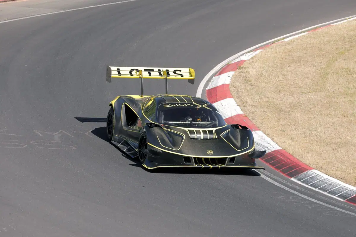 Lotus Evija X, un misterioso bolide è al Nurburgring [Foto Spia] (8)