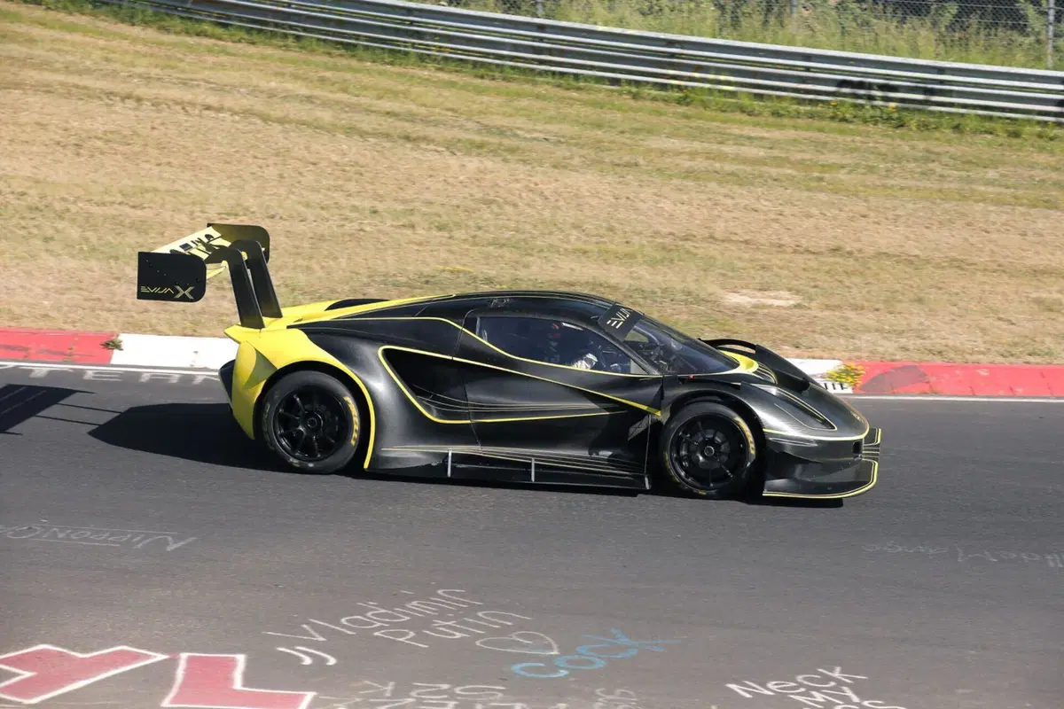 Lotus Evija X, un misterioso bolide è al Nurburgring [Foto Spia] (9)
