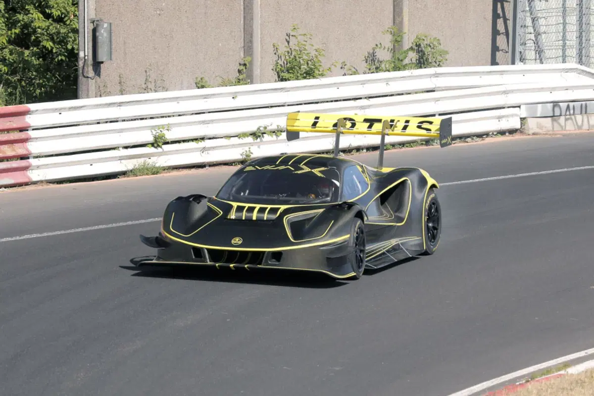 Lotus Evija X, un misterioso bolide è al Nurburgring [Foto Spia] (12)