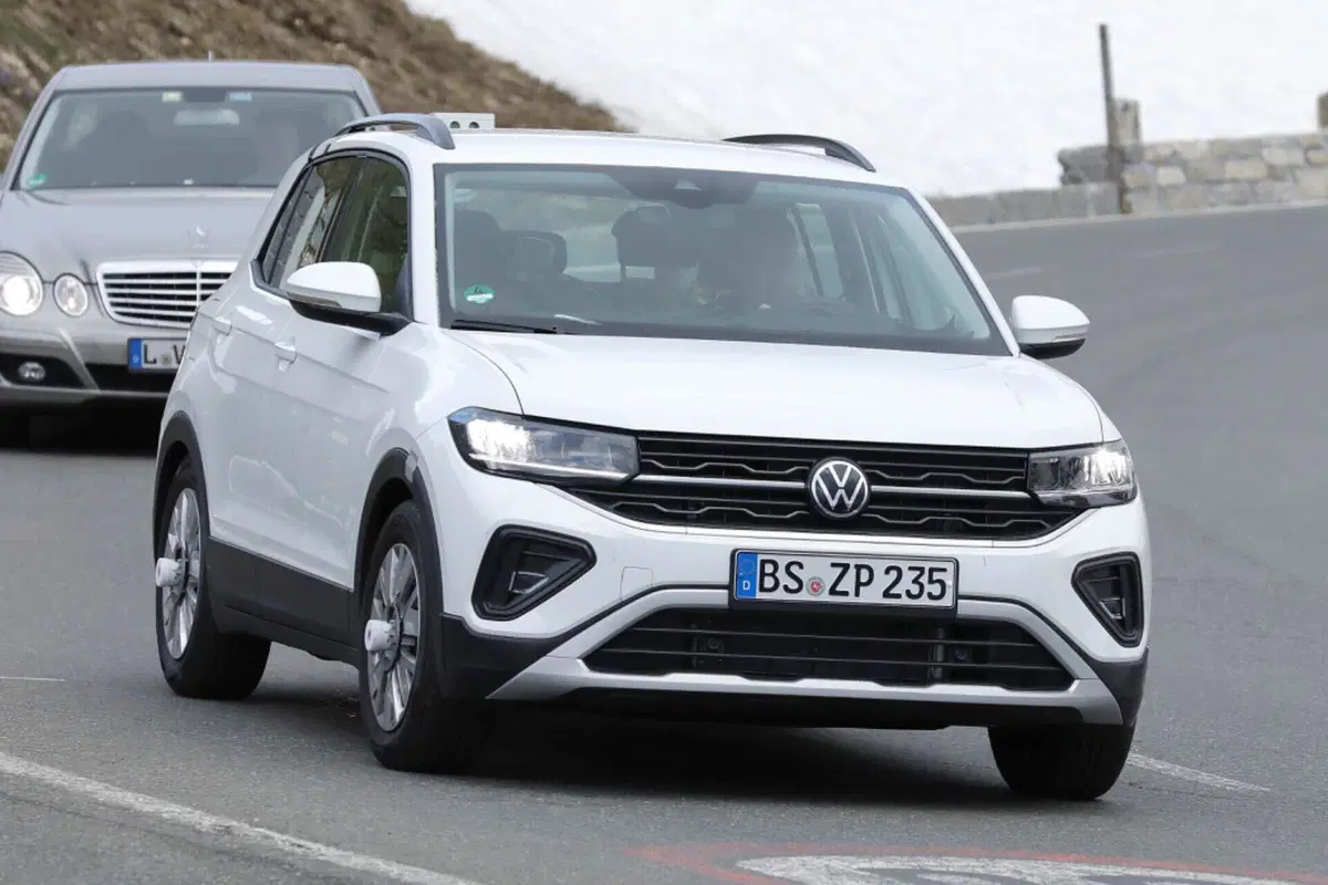 Volkswagen T-Cross 2023, ecco il nuovo facelift [Foto Spia] (2)