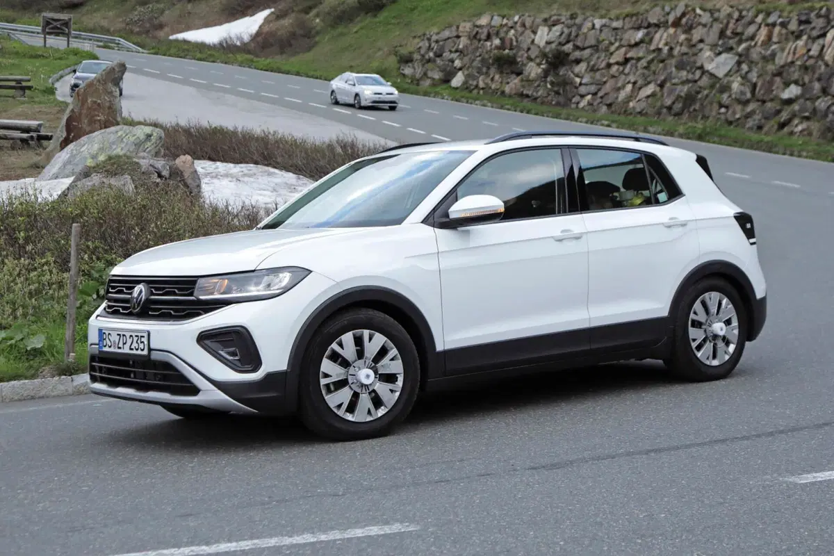 Volkswagen T-Cross 2023, ecco il nuovo facelift [Foto Spia] (3)