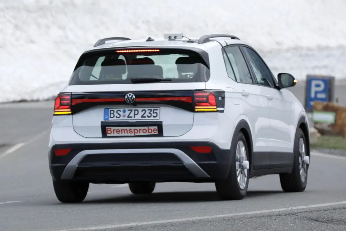 Volkswagen T-Cross 2023, ecco il nuovo facelift [Foto Spia] (4)