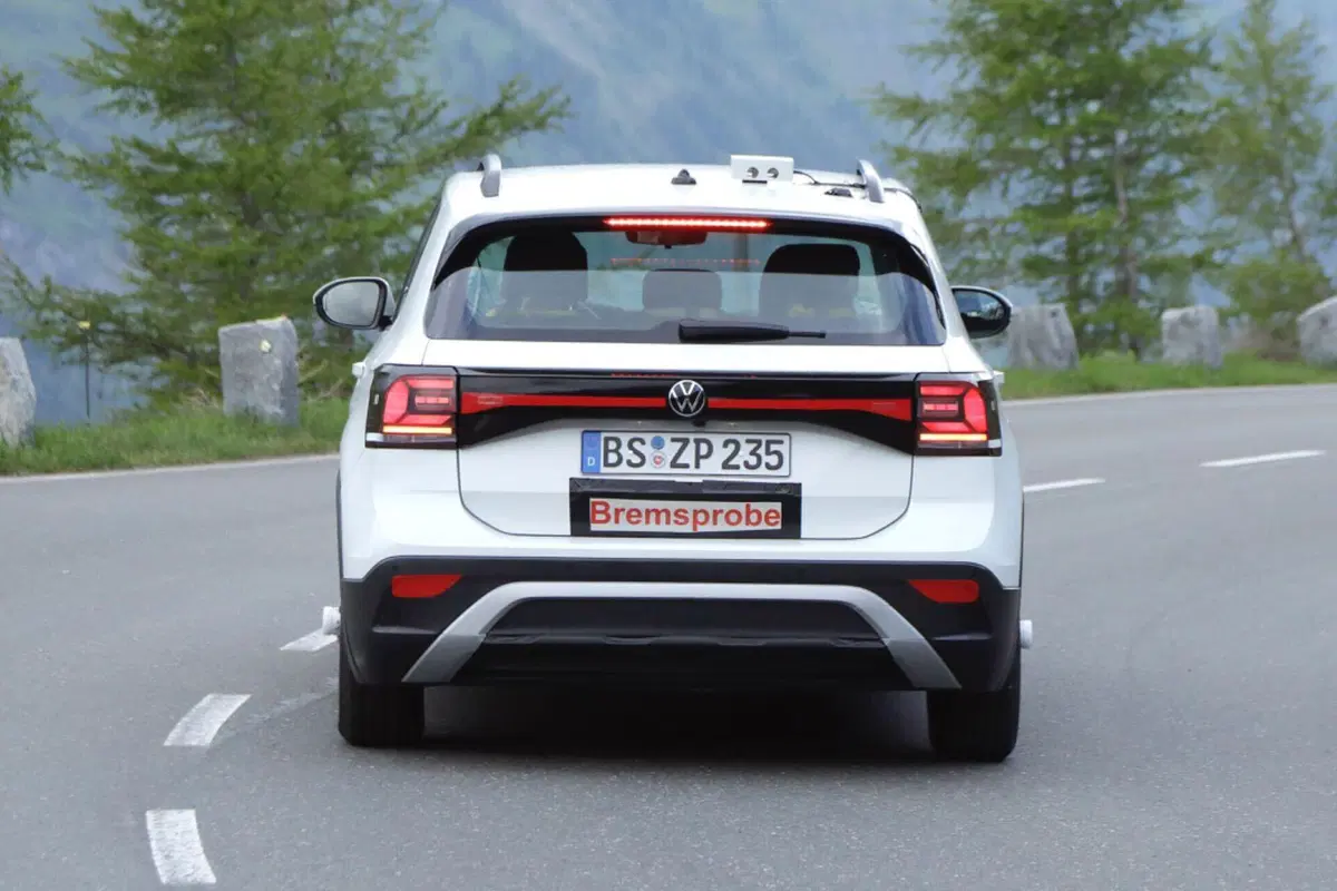 Volkswagen T-Cross 2023, ecco il nuovo facelift [Foto Spia] (5)