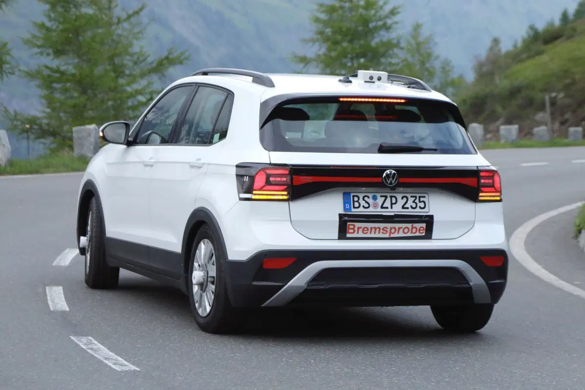 Volkswagen T-Cross 2023, ecco il nuovo facelift [Foto Spia] (7)