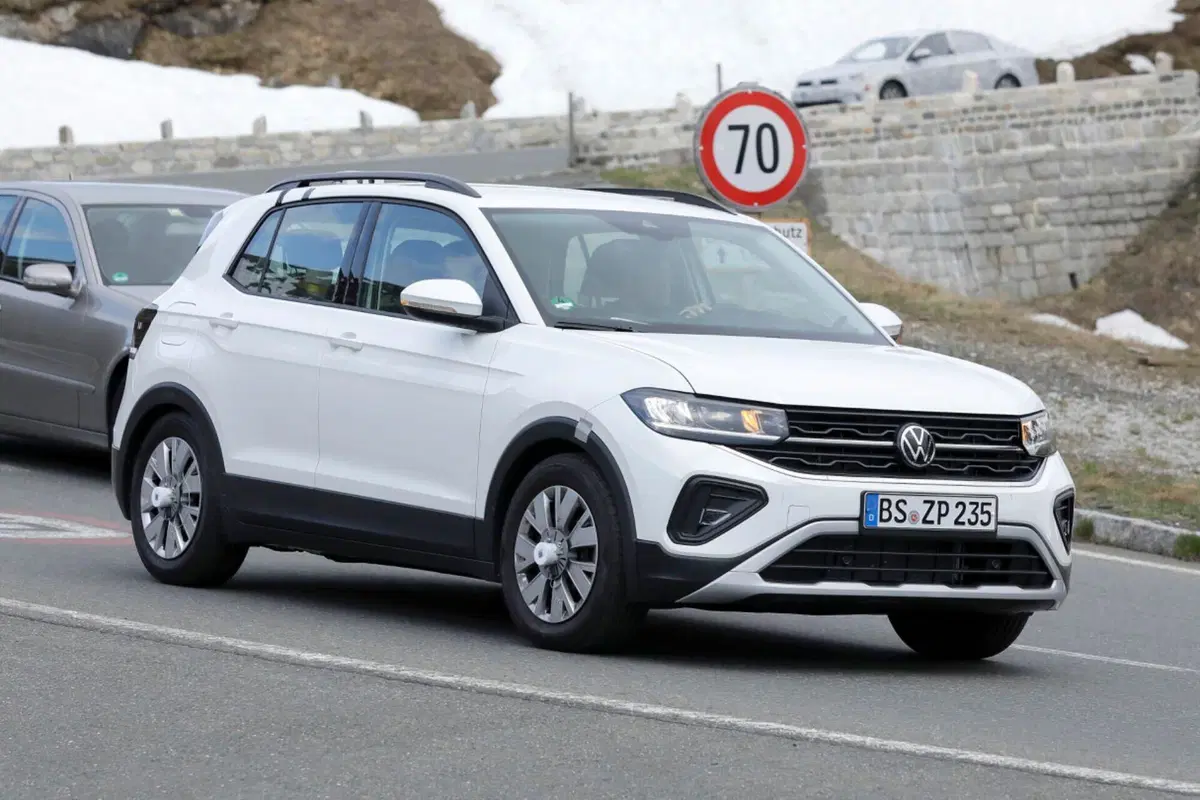 Volkswagen T-Cross 2023, ecco il nuovo facelift [Foto Spia] (10)