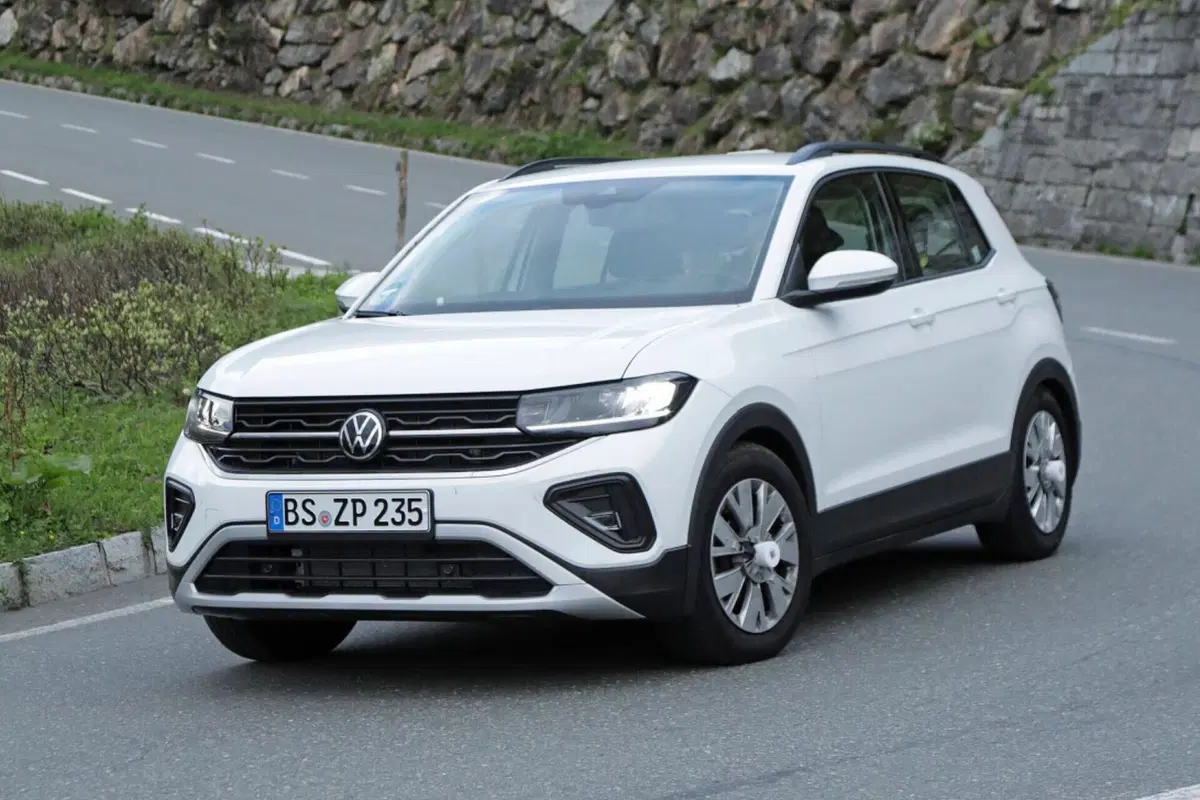 Volkswagen T-Cross 2023, ecco il nuovo facelift [Foto Spia] (6)