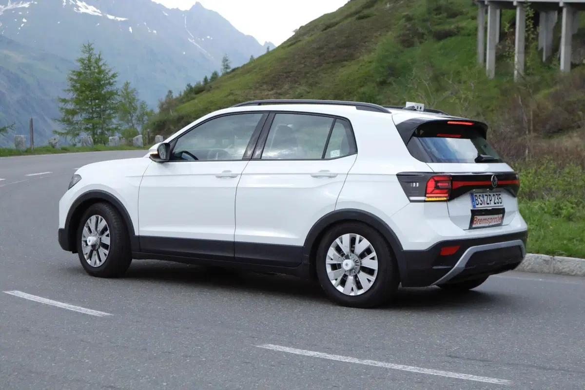 Volkswagen T-Cross 2023, ecco il nuovo facelift [Foto Spia] (11)