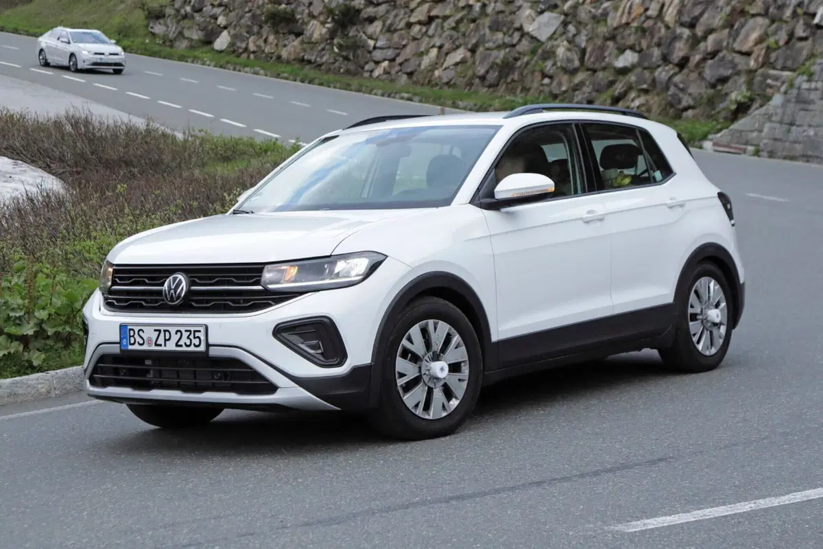 Volkswagen T-Cross 2023, ecco il nuovo facelift [Foto Spia] (17)