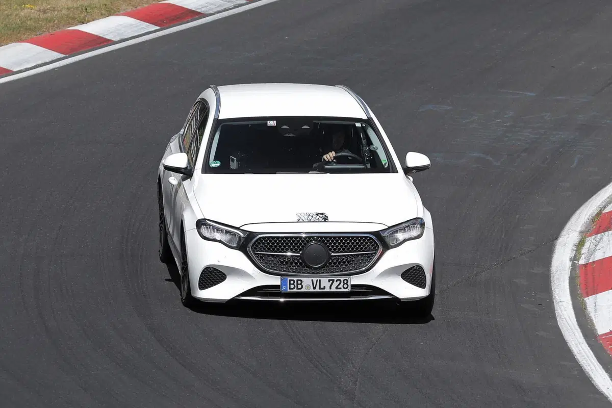 Mercedes Classe E Station Wagon 2024, sarà 100% ibrida [Foto Spia] (2)