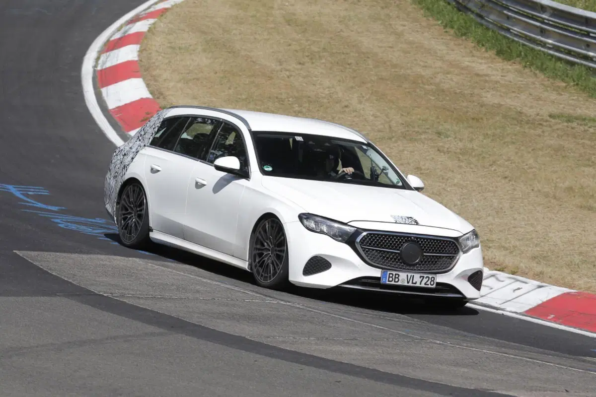 Mercedes Classe E Station Wagon 2024, sarà 100% ibrida [Foto Spia] (10)