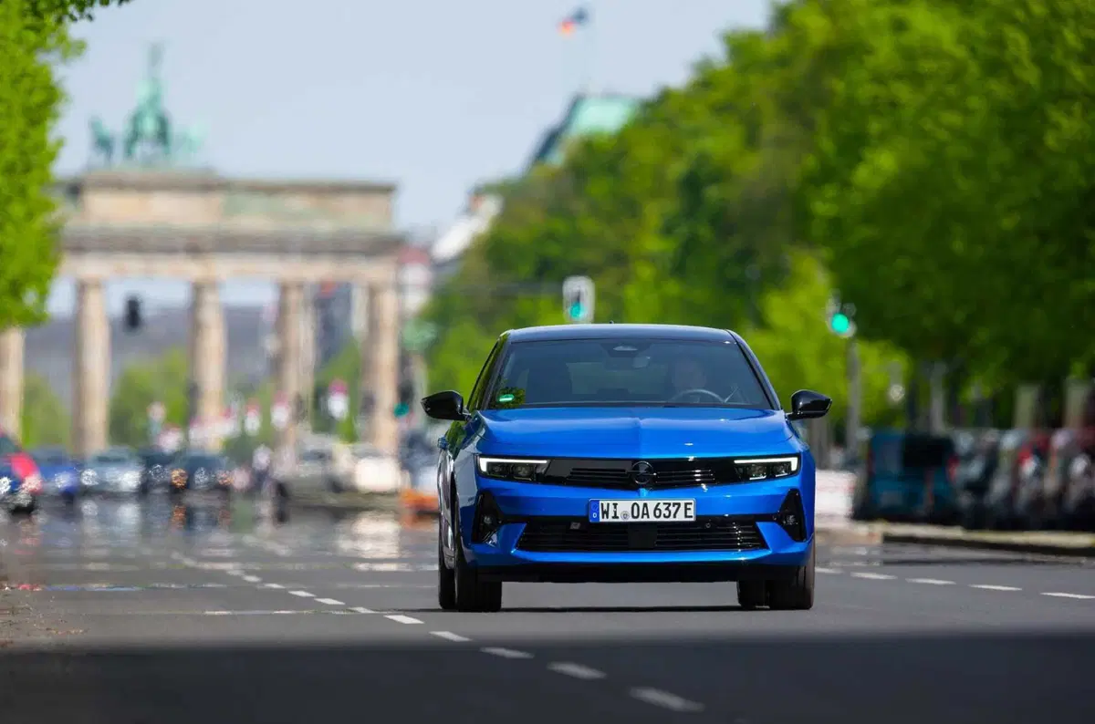 Opel Astra e: batteria al 100%, in arrivo anche la station wagon  (6)