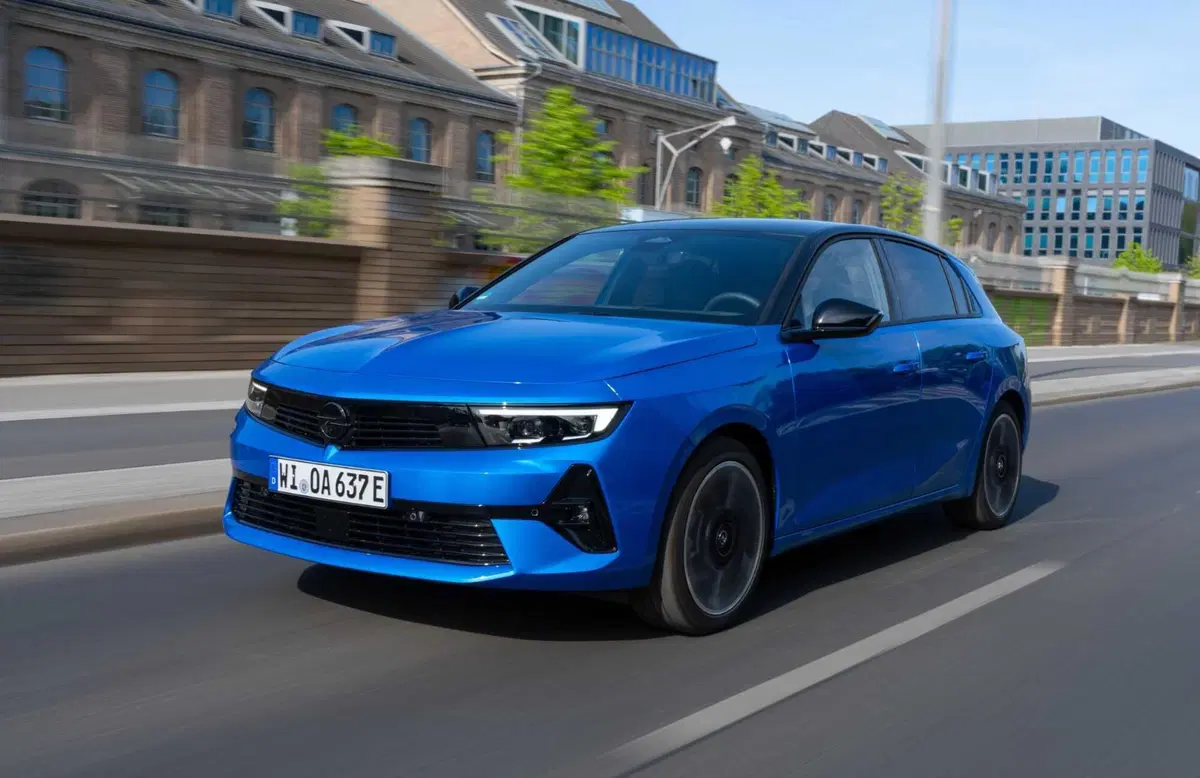 Opel Astra e: batteria al 100%, in arrivo anche la station wagon  (10)