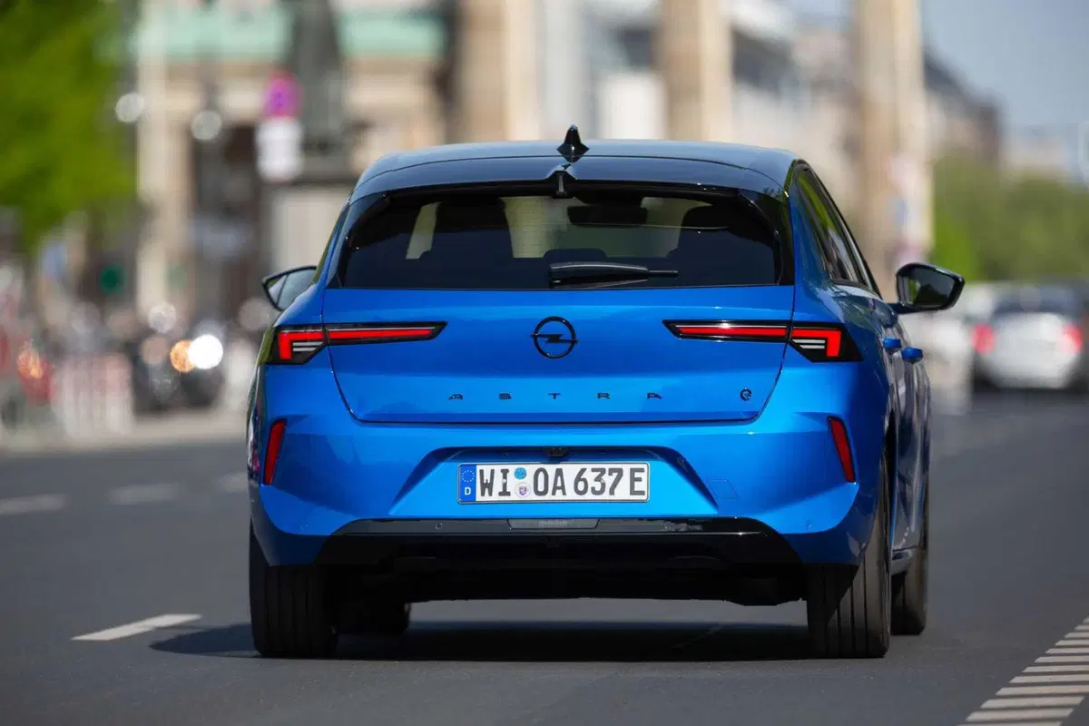 Opel Astra e: batteria al 100%, in arrivo anche la station wagon  (12)