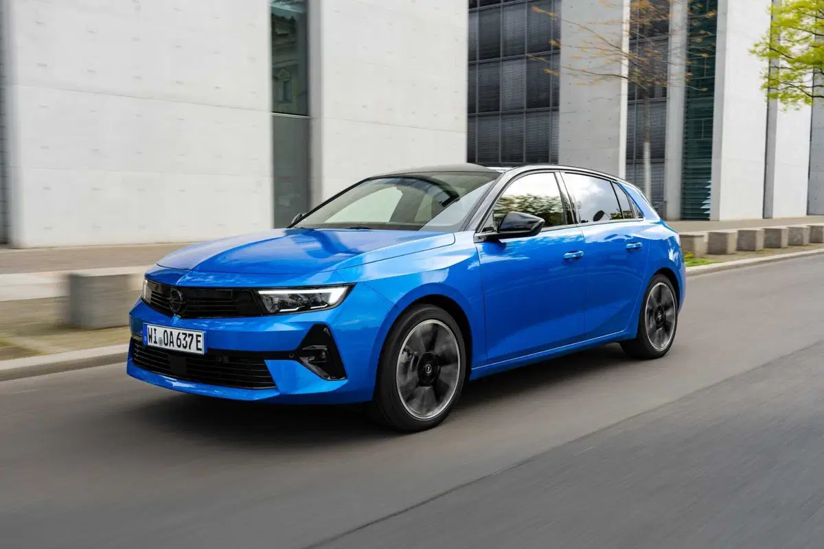 Opel Astra e: batteria al 100%, in arrivo anche la station wagon  (13)
