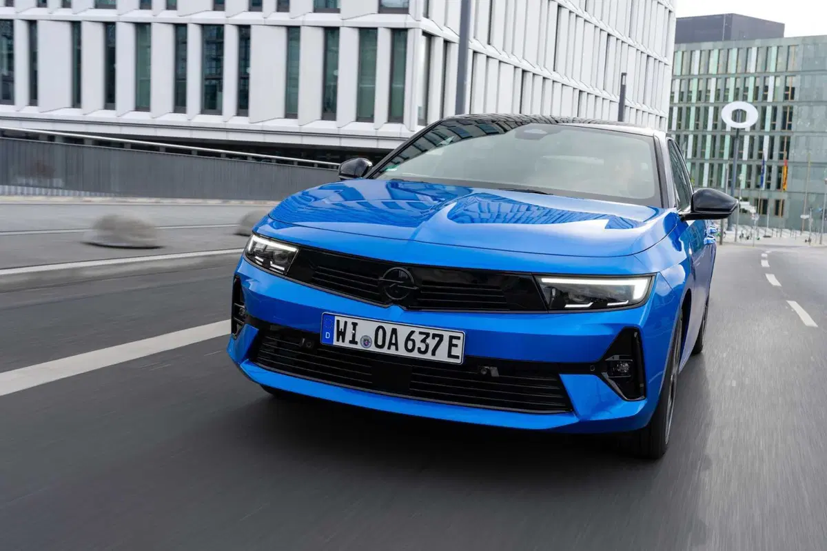 Opel Astra e: batteria al 100%, in arrivo anche la station wagon  (15)