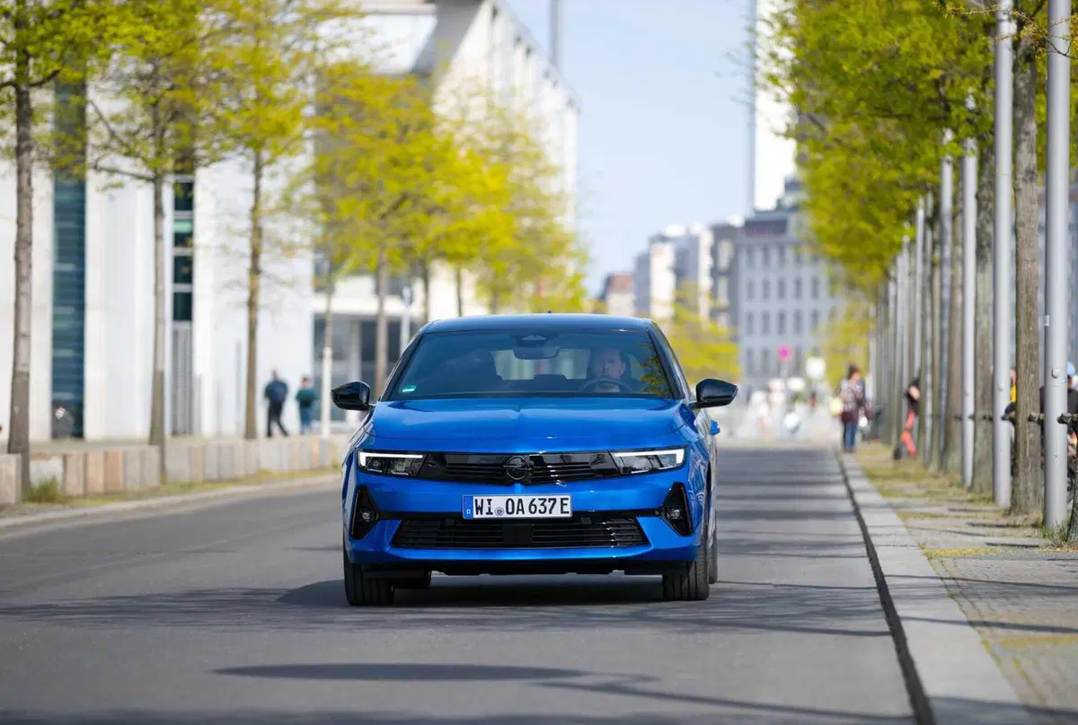 Opel Astra e: batteria al 100%, in arrivo anche la station wagon  (22)