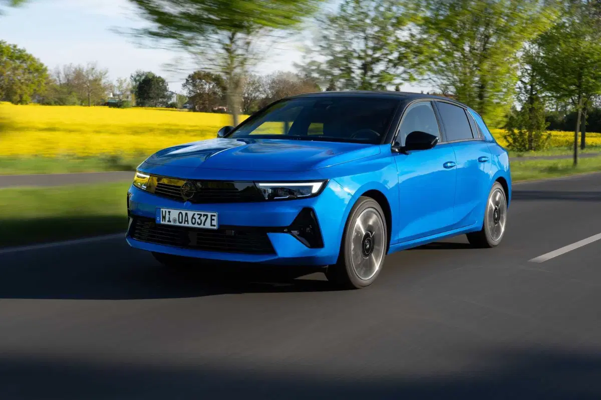Opel Astra e: batteria al 100%, in arrivo anche la station wagon  (21)