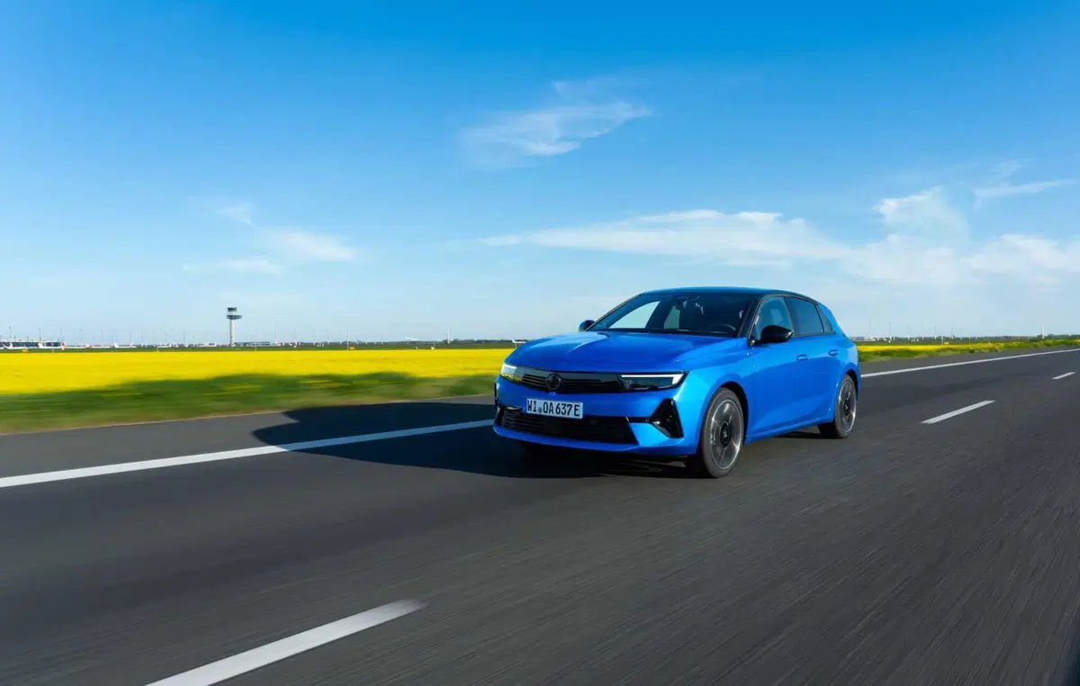 Opel Astra e: batteria al 100%, in arrivo anche la station wagon  (25)