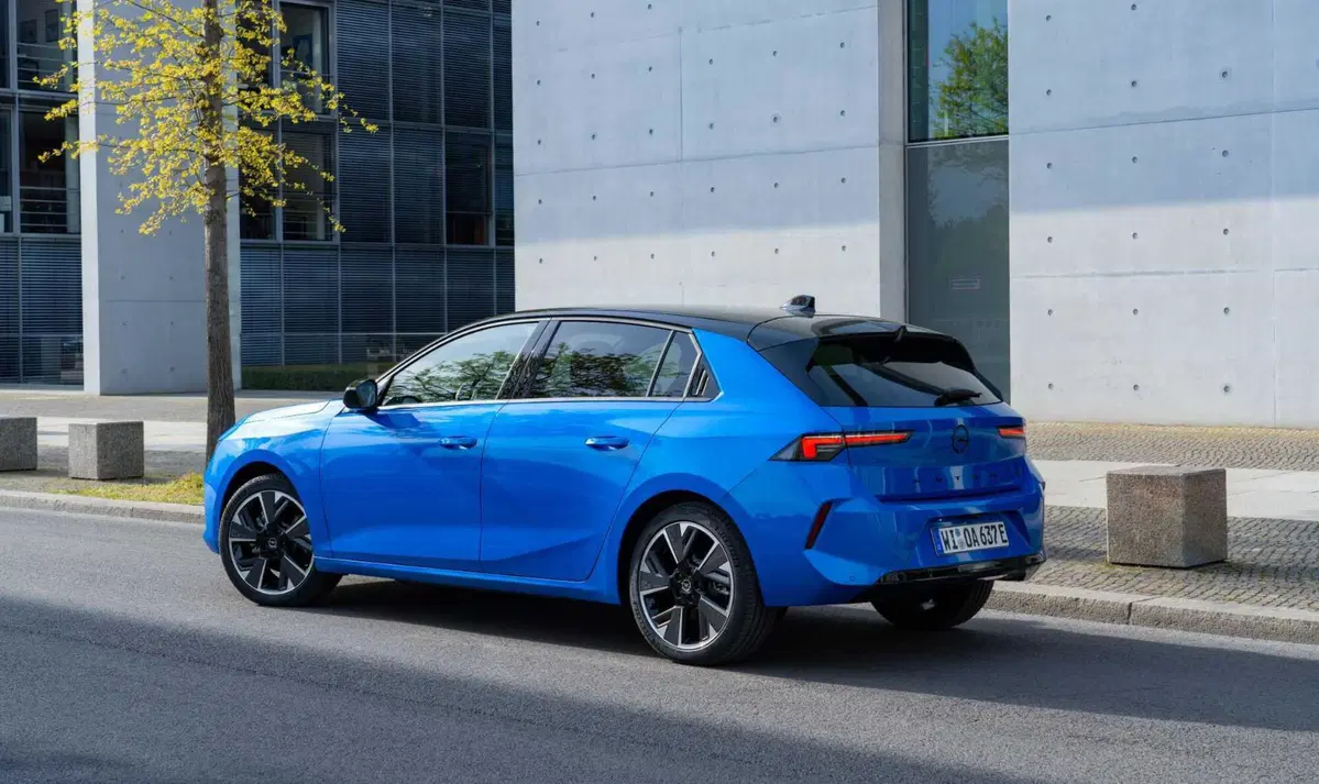Opel Astra e: batteria al 100%, in arrivo anche la station wagon  (34)